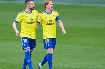 Футбол. Чемпионат Испании. Алавес – Кадис. Прогноз: ИТ-2 (0.5) Б