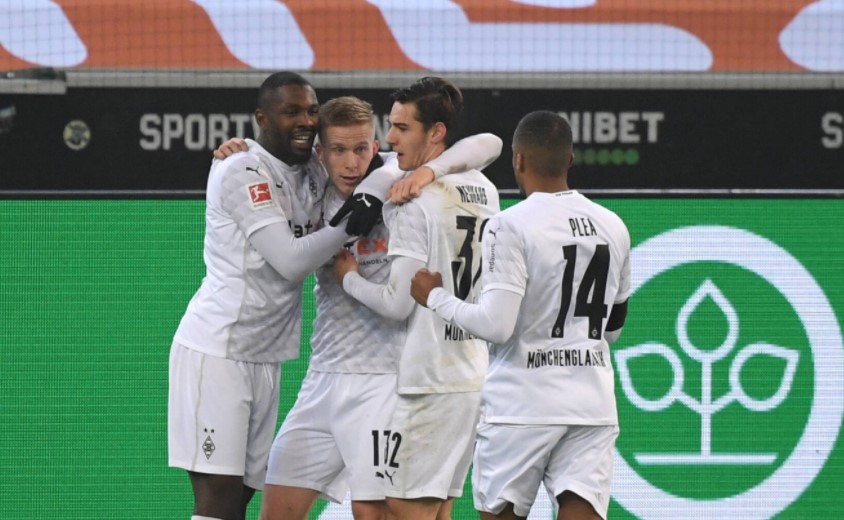 Футбол. Лига Чемпионов УЕФА. Боруссия М. — Манчестер С. Прогноз: 1-й тайм ТБ 0.5