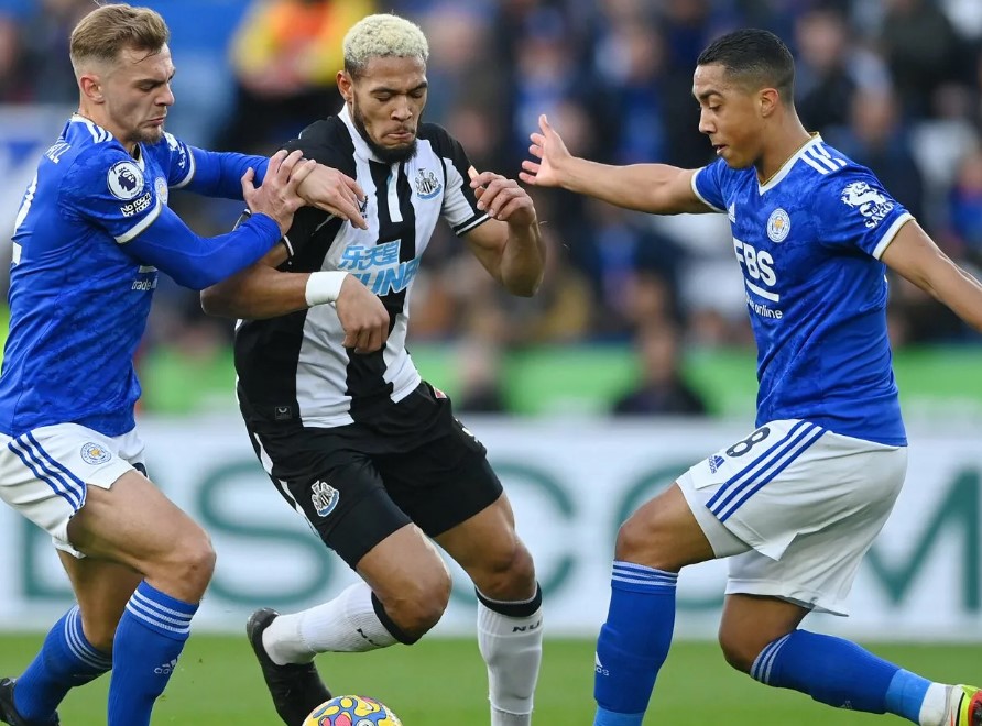 Футбол. Англия. Ньюкасл - Лестер. Прогноз: Тотал (2.5) Б