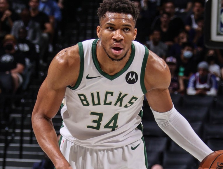 Баскетбол. NBA. Милуоки Бакс - ГСВ. Прогноз: ИТ-2 (114.5) Б