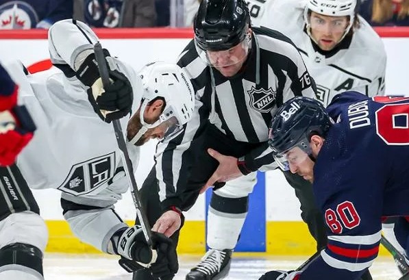 Хоккей. НХЛ. ЛА - Виннипег. Прогноз: П1 с (от и бул)