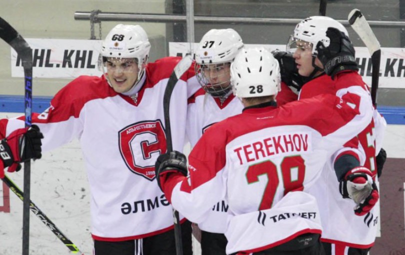 Хоккей. МХЛ. Омские Ястребы - Спутник. Прогноз: Фора 1 (-1.5)