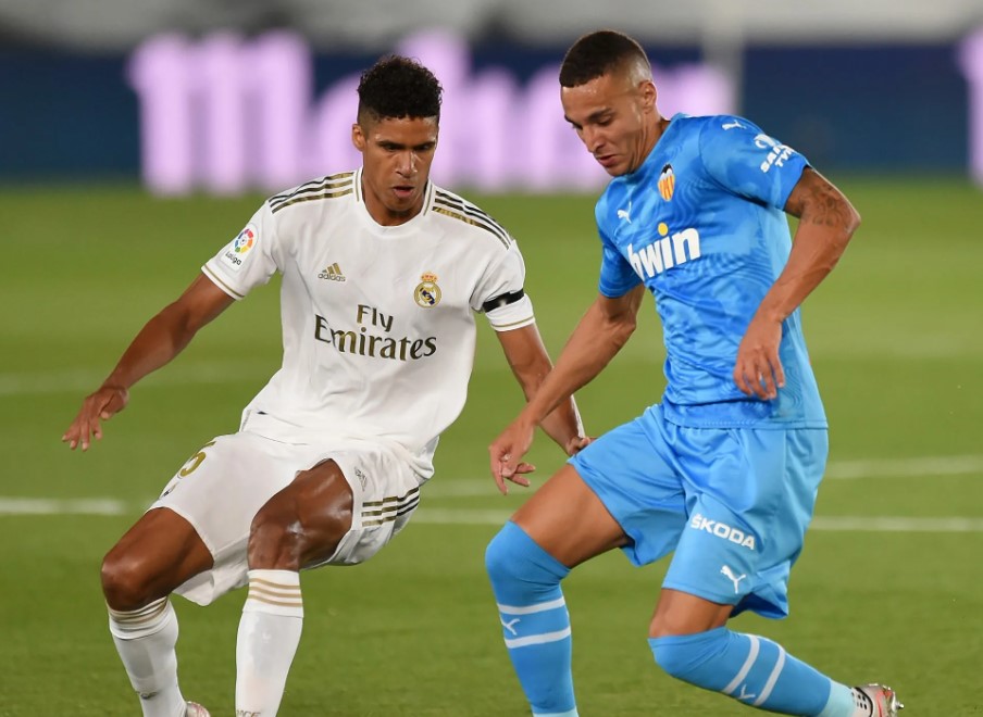 Футбол. Чемпионат Испании. Реал Мадрид - Валенсия. Прогноз: П1