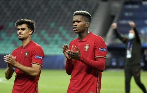 Футбол. Чемпионат Европы до 19 лет. Португалия - Италия. Прогноз: Тотал: Б (2.5)