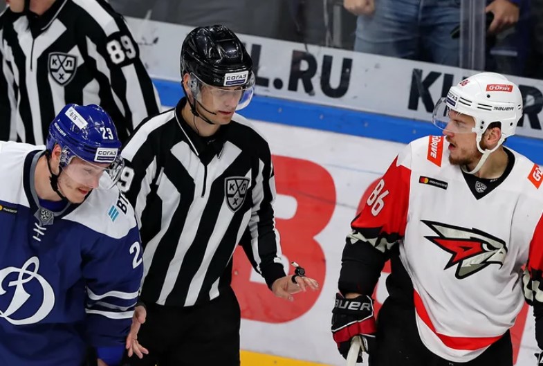 Хоккей. КХЛ. Динамо Москва – Авангард. Прогноз: ИТ-1 (2.5) Б