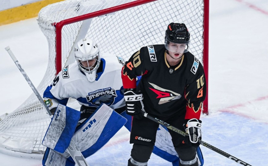 Хоккей. Olimpbet ВХЛ - Кубок Шёлкового пути. Динамо Алтай - Омские Крылья. Прогноз: ИТ-2 (2.5) Б