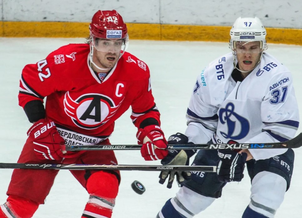 Хоккей. КХЛ. Динамо М - Автомобилист. Прогноз: Тотал (4.5) Б