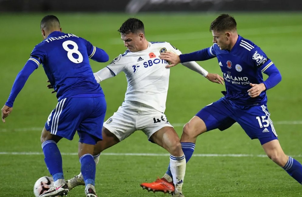 Футбол. Англия. Лидс - Лестер. Прогноз: Тотал (2.5) Б