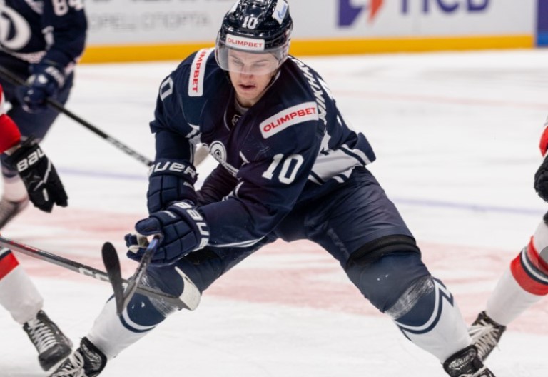 Хоккей. ВХЛ - плей-офф. Динамо СПб - Нефтяник. Прогноз: ИТ-2 (2.5) Б