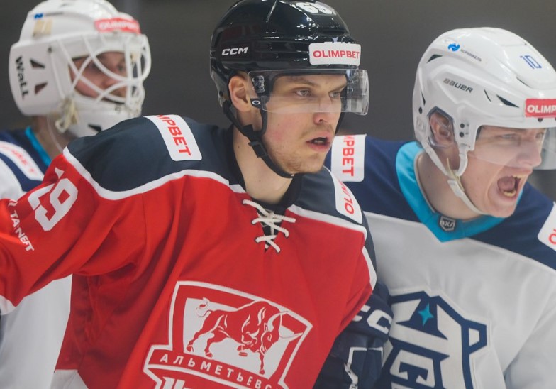 Хоккей. Фонбет Чемпионат КХЛ. Нефтехимик - Локомотив. Прогноз: ИТ-2 (2.5) Б