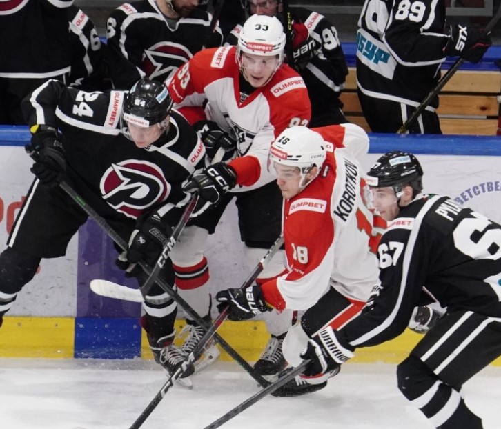 Хоккей. ВХЛ - плей-офф. Нефтяник - Рубин. Прогноз: Фора 1 (0)