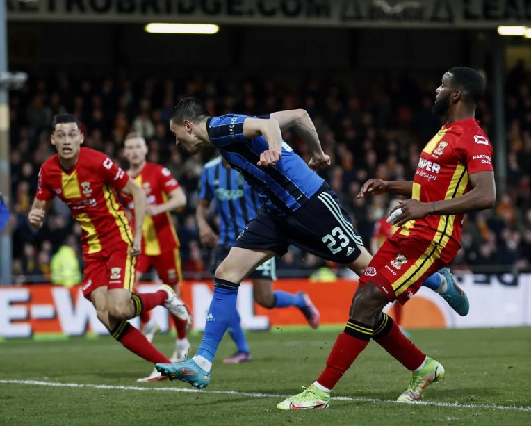 Футбол. Нидерланды • Эредивизи. Гоу Эхед Иглс - Фейеноорд. Прогноз: Тотал (3.5) М