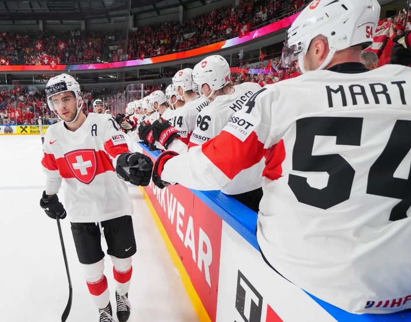 Хоккей. Мир • Чемпионат мира. Швейцария - Чехия. Прогноз: Фора 2 (0)