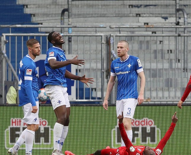 Футбол. Германия. Бундеслига. Дармштадт — Фрайбург. Прогноз: Тотал (2.5) Б