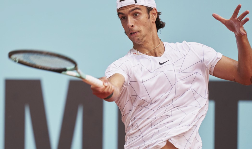 Теннис. ATP 250. Умаг. Лоренцо Сонего - Александр Мюллер. Прогноз: Тотал (21.5) Б