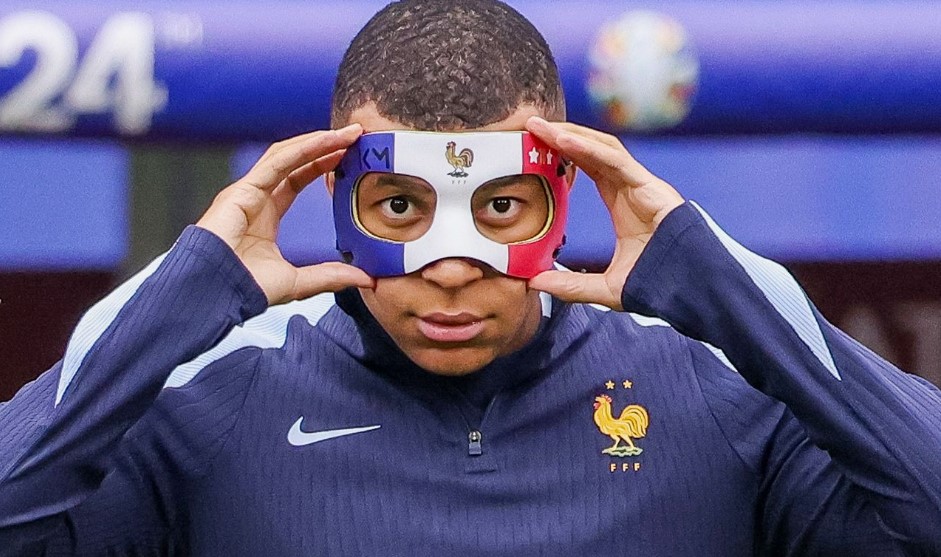 Футбол. Чемпионат Европы, Группа D. Нидерланды — Франция. Прогноз: Тотал (2) Б