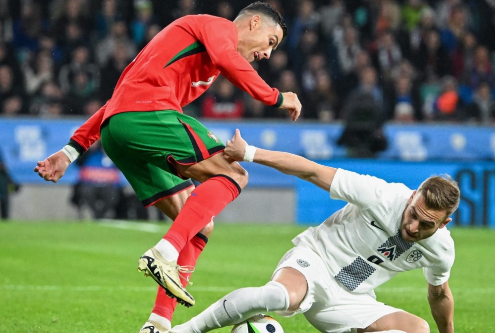 Футбол. Чемпионат Европы 2024. Португалия - Словения. Прогноз: Тотал 1-й тайм (1) Б