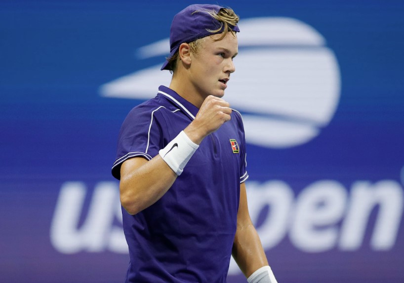 Теннис. Уимблдон (м). Хольгер Руне - Новак Джокович. Прогноз: Тотал сетов (3.5) Б