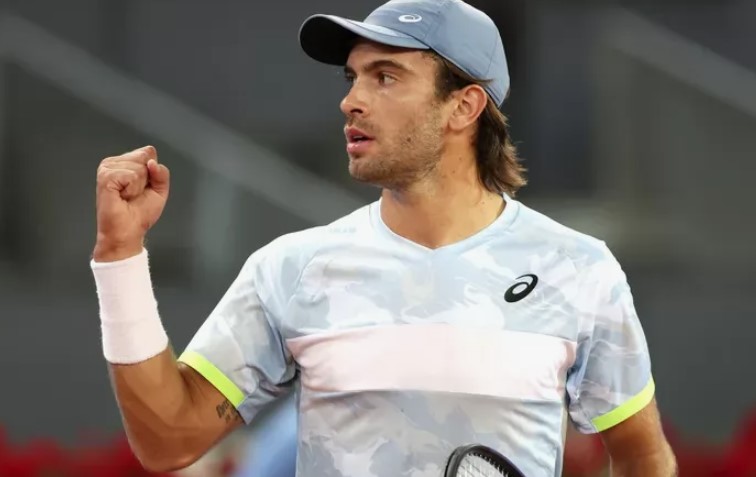 Теннис. Хорватия. Умаг. Монтейро — Махач. Прогноз: П1