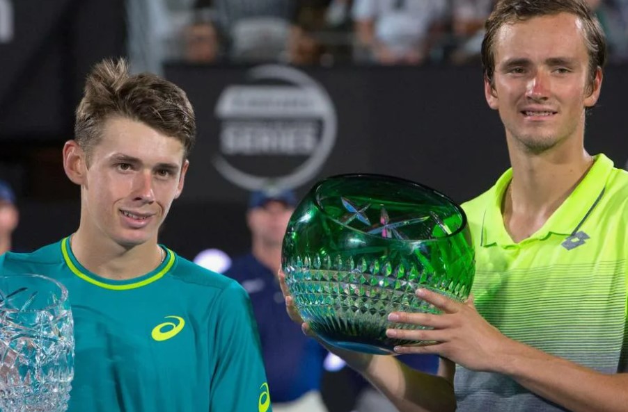 Теннис. Roland Garros. Мужчины. Алекс де Минуар - Даниил Медведев. Прогноз: Победа 2