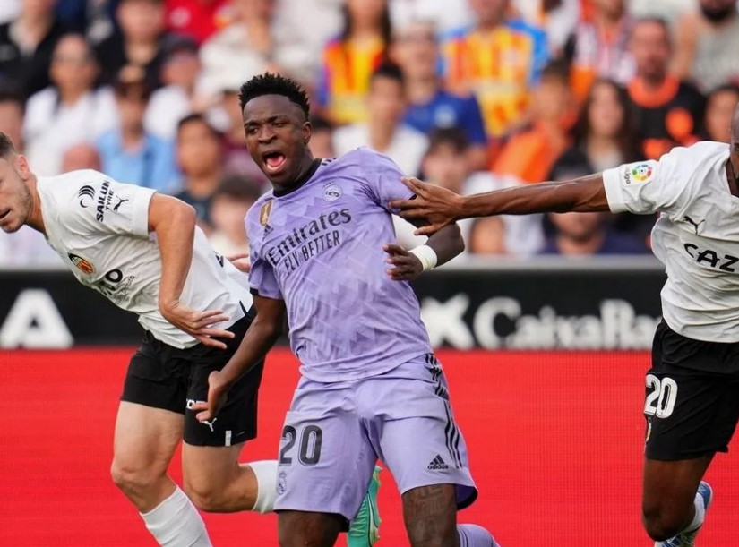 Футбол. Чемпионат Англии. Чемпионшип.. Куинз Парк Рейнджерс - Лутон Таун. Прогноз: Тотал (2) Б