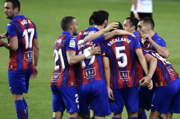 Футбол. Испания. Эйбар — Реал Сосьедад. Прогноз: П2