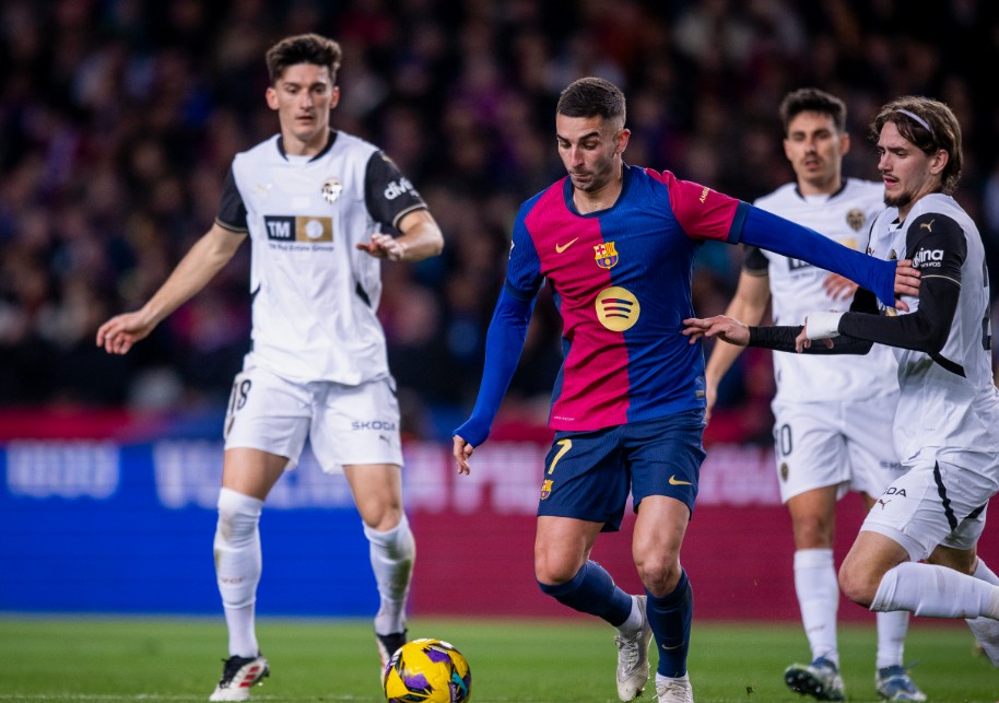 Футбол. Кубок Испании. Валенсия - Барселона. Прогноз: Тотал (3) Б