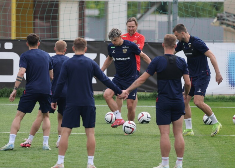 Футбол. Товарищеский матч. Россия — Нигерия. Прогноз: П1