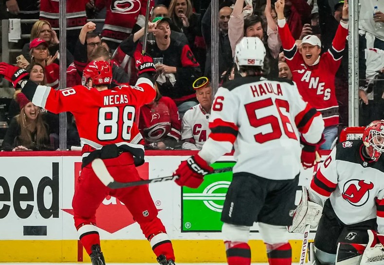 Хоккей. NHL. Нью-Джерси Девилз — Каролина Харрикейнз. Прогноз: Тотал (5) Б