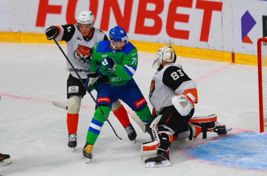 Хоккей. КХЛ. Салават Юлаев — Амур. Прогноз: Тотал (4.5) Б