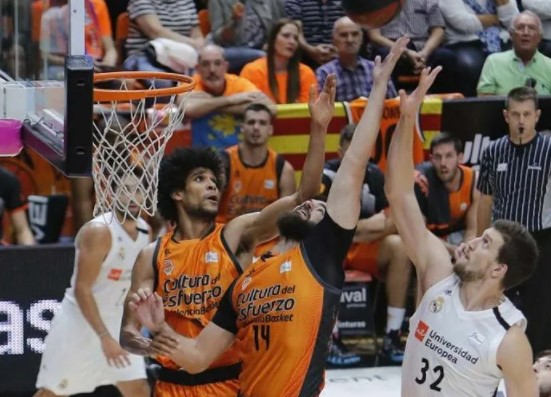 Баскетбол. Чемпионат Испании. Реал — Валенсия. Прогноз: Тотал (168) М