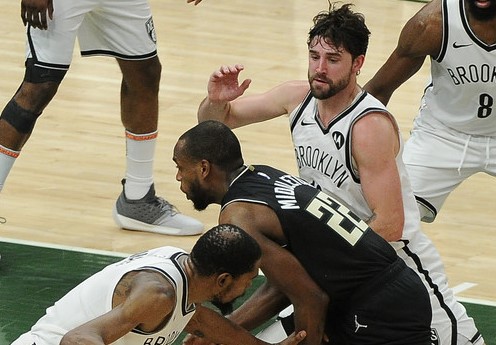 Баскетбол. NBA. Бруклин Нету - Милуоки Бакс. Прогноз: Тотал (214) Б