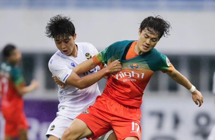 Футбол. Чемпионат Южной Кореи. Кванджу - Гангвон. Прогноз: Тотал (2) Б