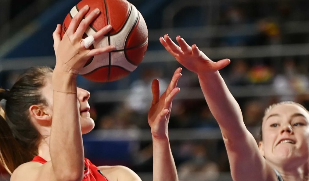 Баскетбол. Чемпионат Мира. Венгрия.. Канада U-19 — Россия U-19.. Прогноз: П2 с ОТ