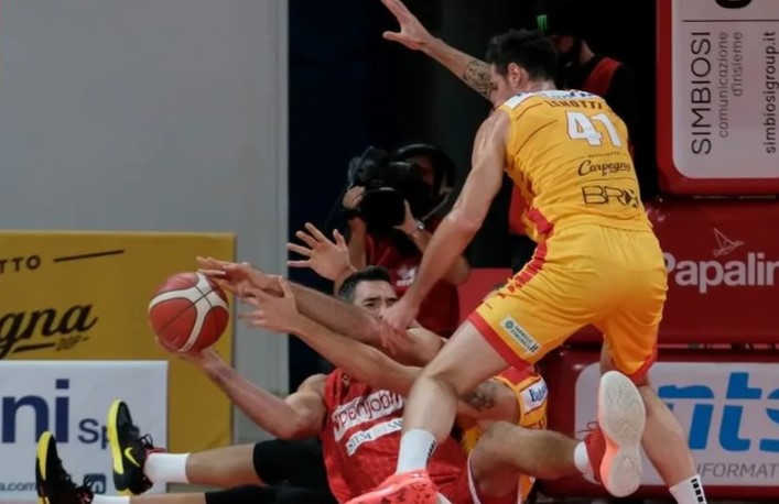 Баскетбол. Товарищеские матчи. Виктория Либертас - Седавита Олипия. Прогноз: ИТ-2 (83.5) М