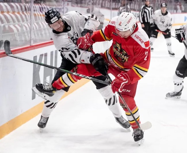 Хоккей. КХЛ. Куньлунь Ред Стaр - Трактор. Прогноз: Тотал (5.5) Б