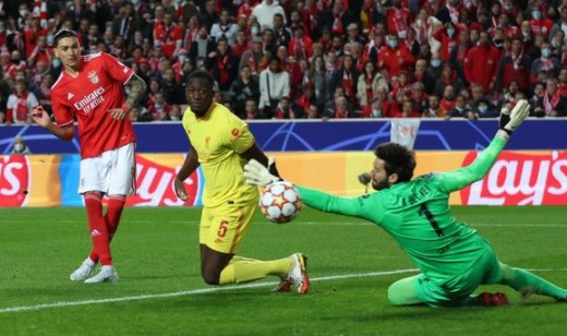 Футбол. Лига Чемпионов УЕФА. Ливерпуль - Бенфика. Прогноз: Тотал (3) Б