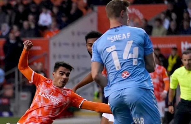 Футбол. Англия. Чемпионшип.. Ковентри Сити — Блекпул. Прогноз: Угловые. П1