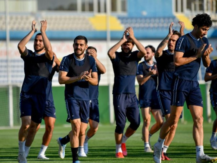 Футбол. Лига Чемпионов УЕФА. Карабах - Ференцварош. Прогноз: ИТ-2 (1) Б