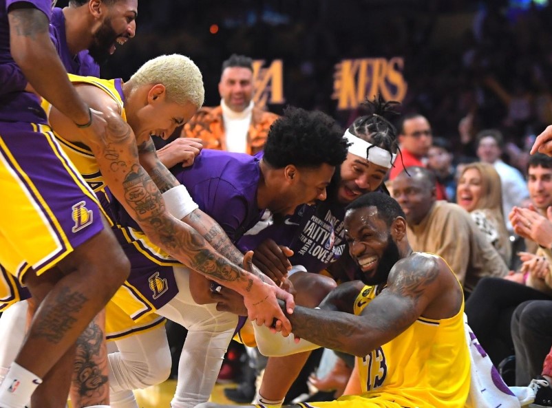 Баскетбол. NBA. С-А Спёрз — ЛА Лейкерс. Прогноз: Фора 2 (-1.5)