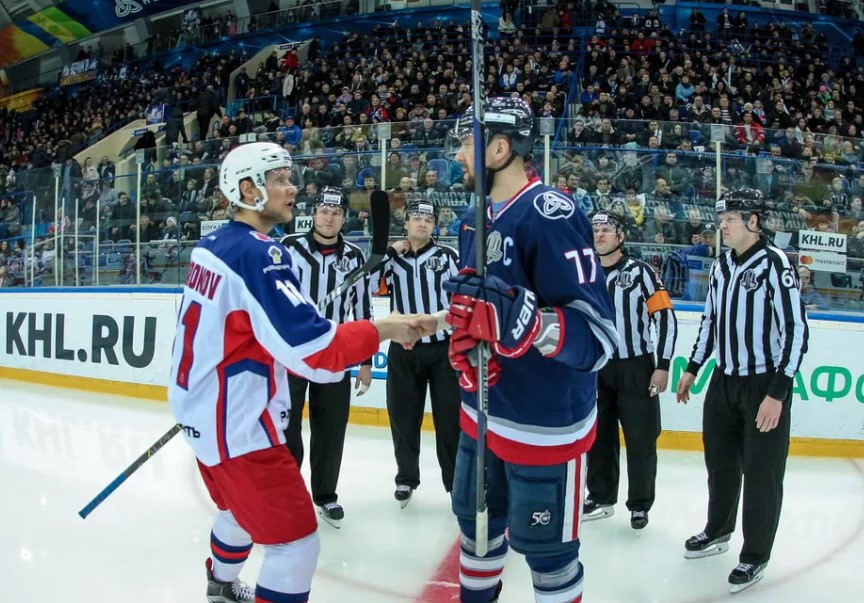 Хоккей. КХЛ. Нефтехимик - ЦСКА. Прогноз: Тотал (5) Б