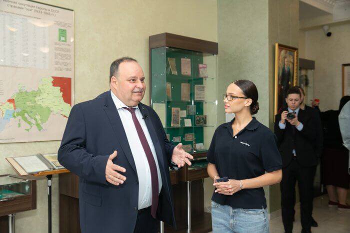 Карнавал поступила в один из самых престижных университетов страны... без экзаменов!