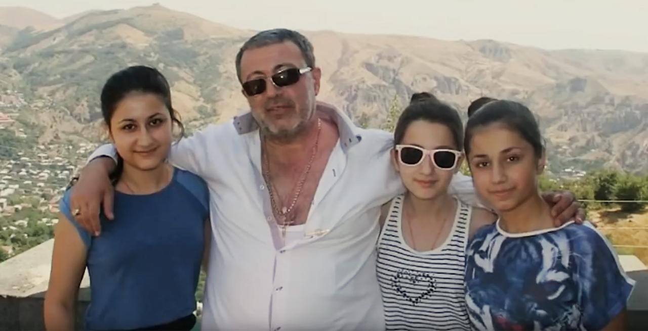 Насильника дочерей признали посмертно виновным