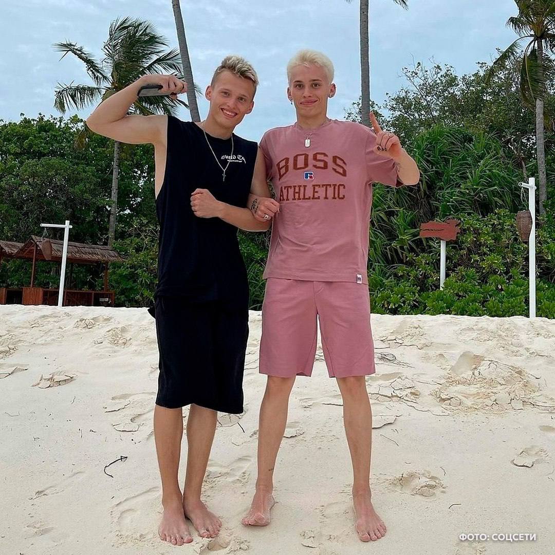 Илья Милохин начал продавать нюдсы.