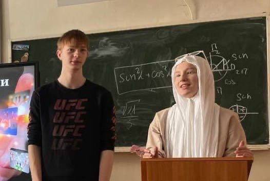 Студентка в Подмосковье: двойная жизнь в хиджабе и на вечеринках