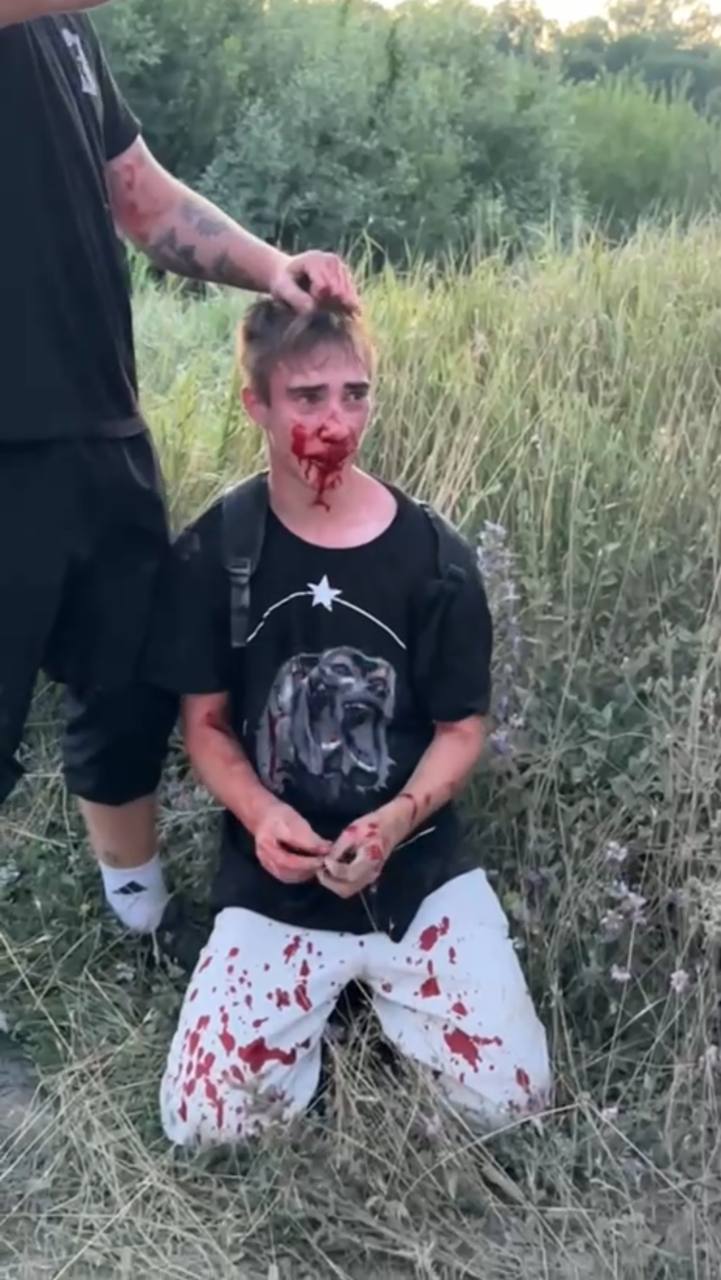 15-летний парень слил нюдс фотки школьницы за что и был жестко наказан!