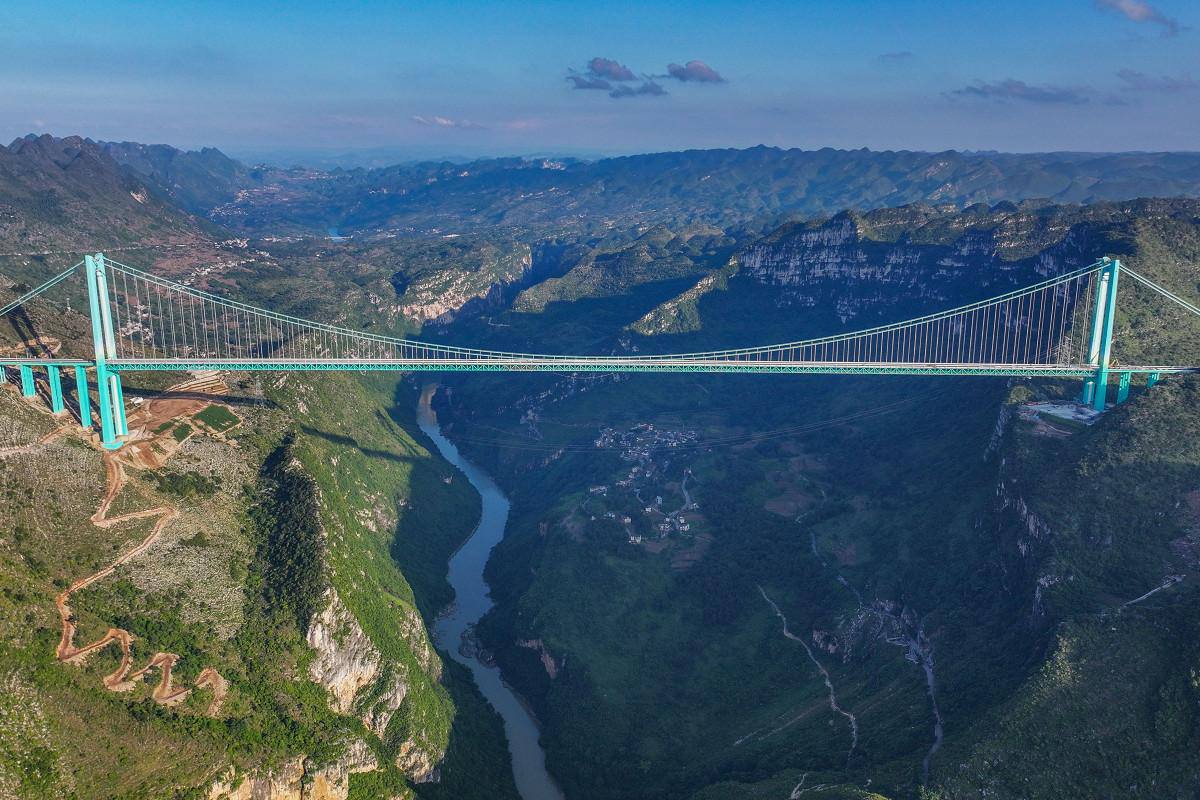 В Китае открыт самый высокий мост в мире