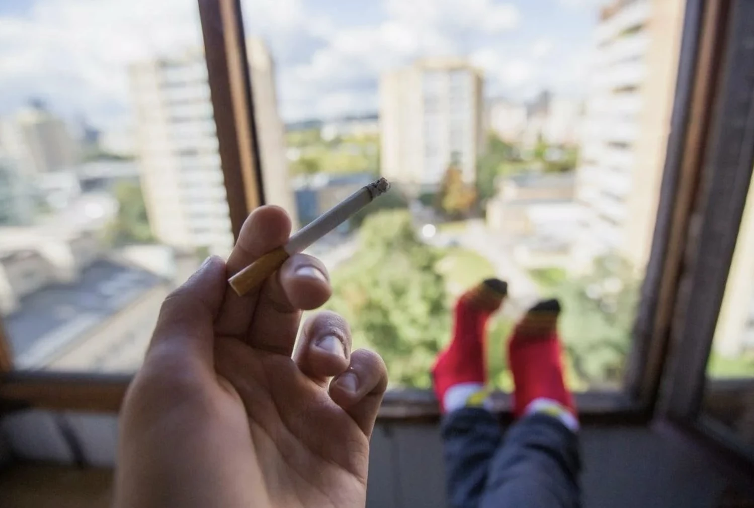 Куришь — плати: россиян накажут даже за дым из собственного окна