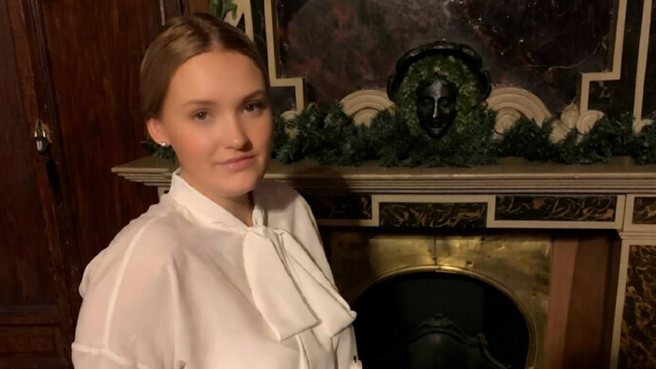 Школьник с ножом напал на учительницу.