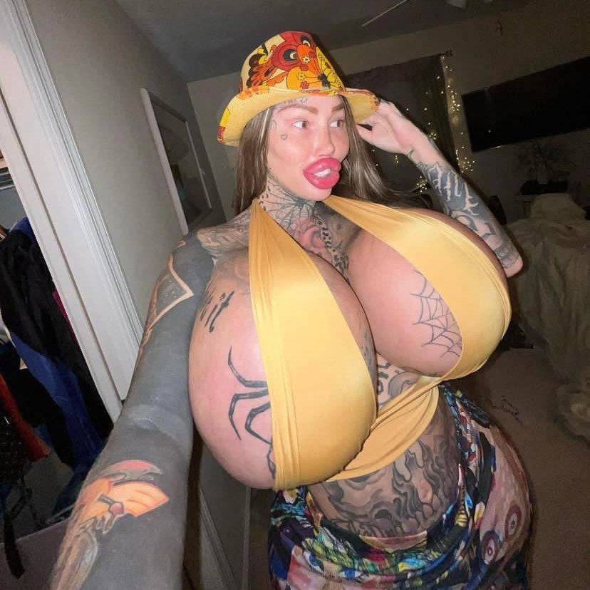 Умерла 33-летняя блогерша Мария Магдалина, известная как «живая надувная кукла»